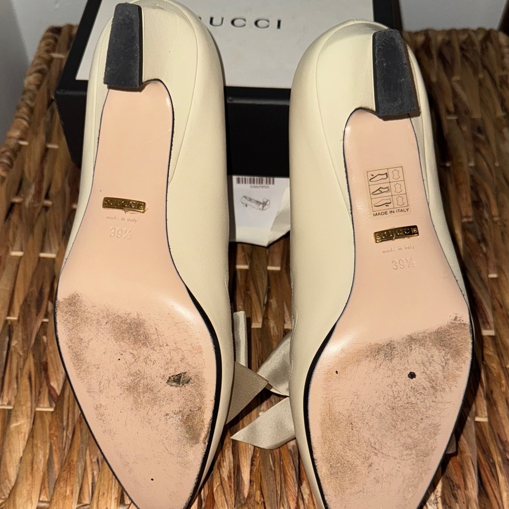 Gucci Cream Heels with Bow Accent - Picture 5 of 6
